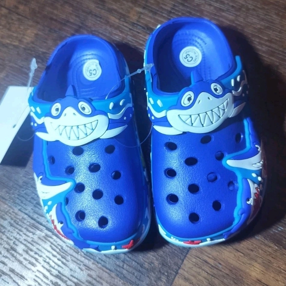Kids Blue Clogs Shark Ocean Print – Size 21 New